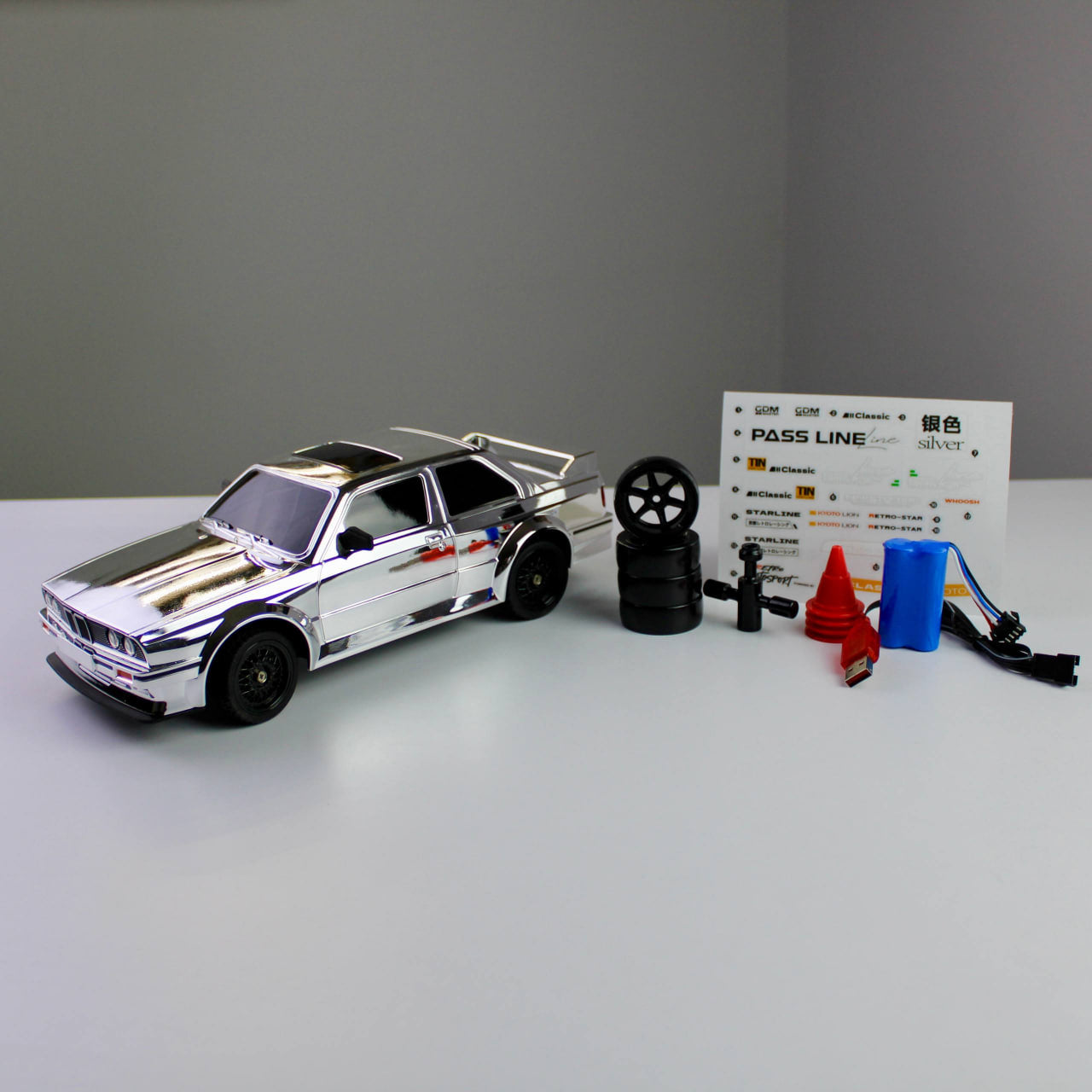 Retro Drift RC – سيارة تحكم عن بعد بمقياس 1:16