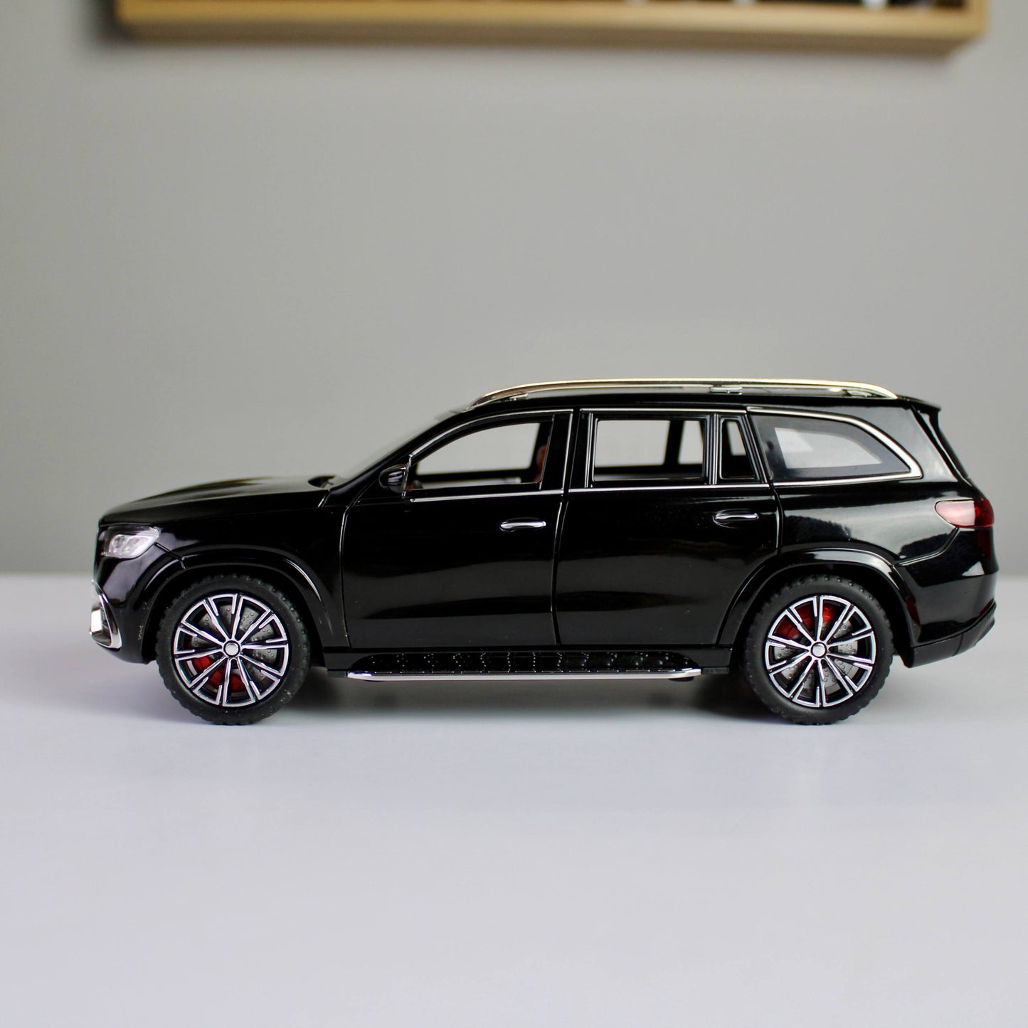 Mercedes-Benz GLS63 AMG Diecast Model – 1:24 Scale