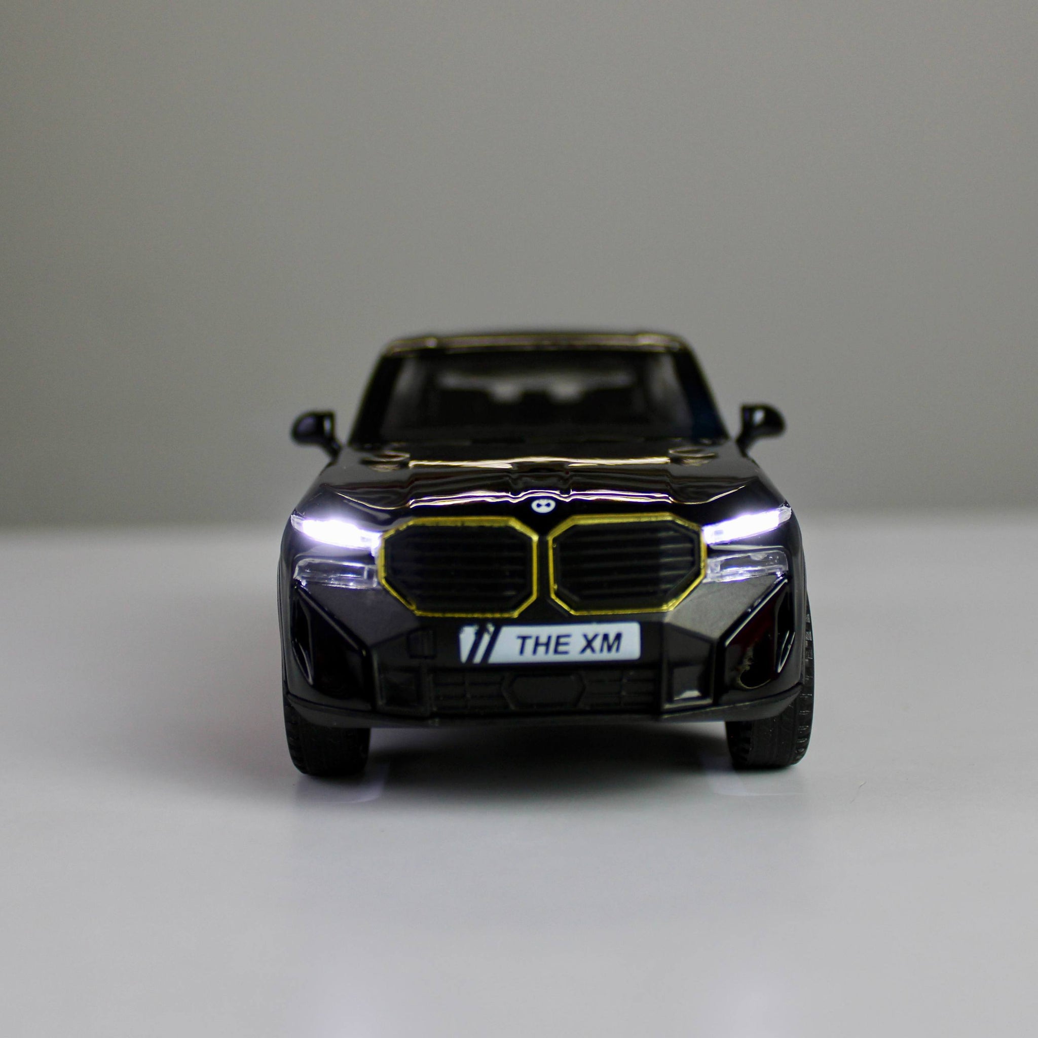 BMW XM 1:32 داي كاست – إضاءة، صوت