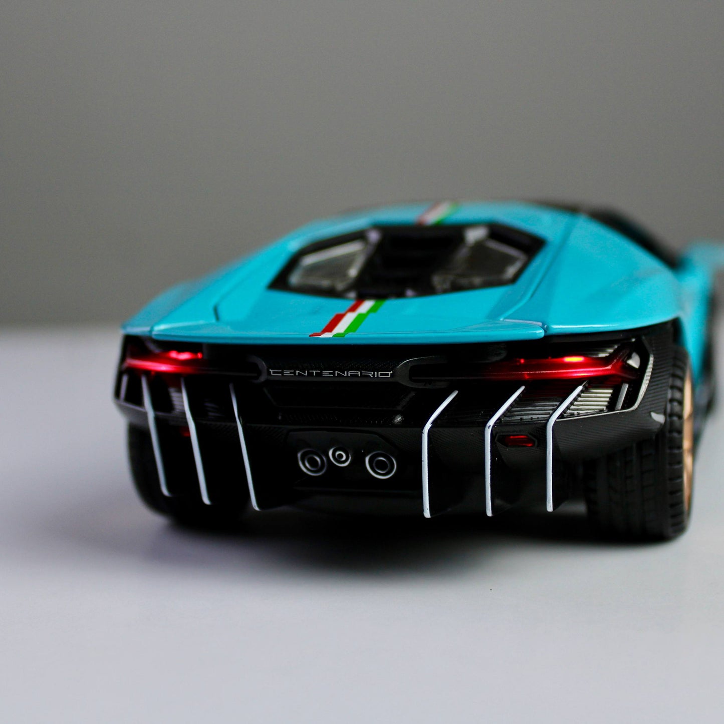 Lamborghini Centenario 1:24 Die-Cast Model Car
