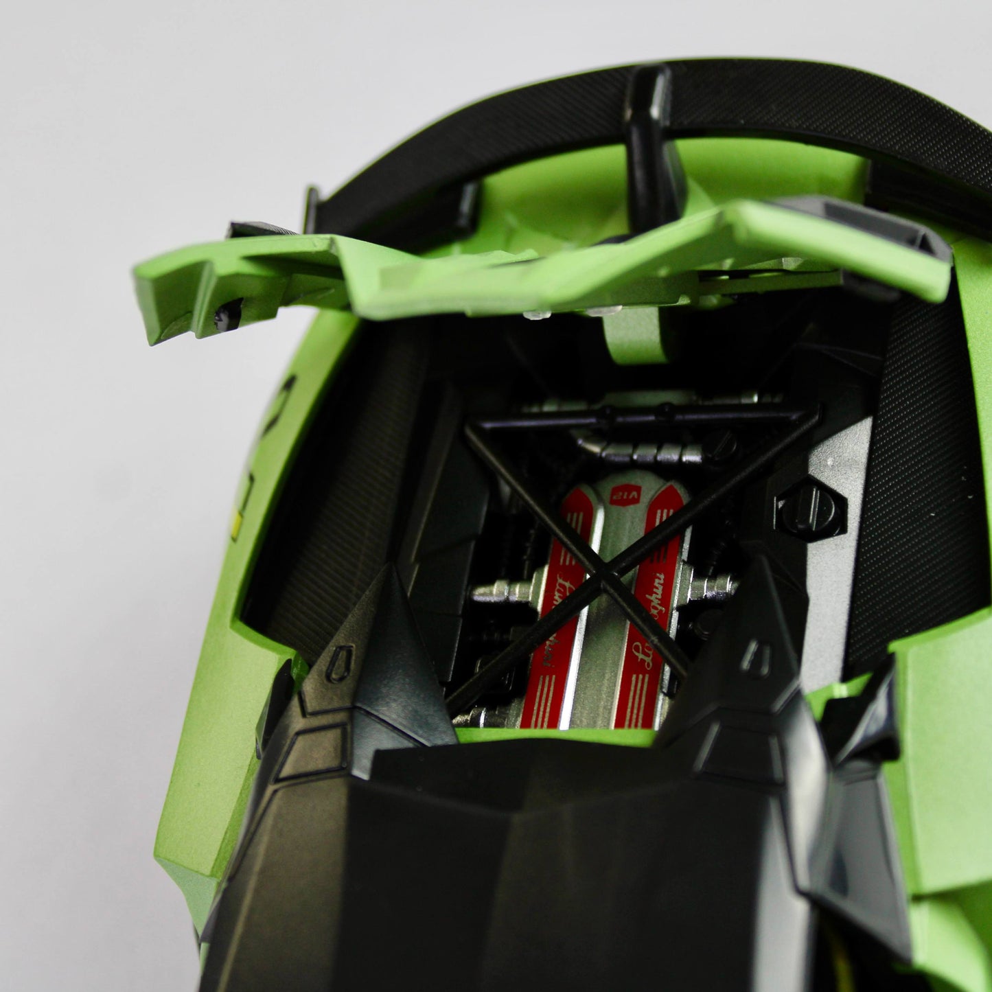 Lamborghini Aventador SVJ 1:24 Die-Cast Model Car