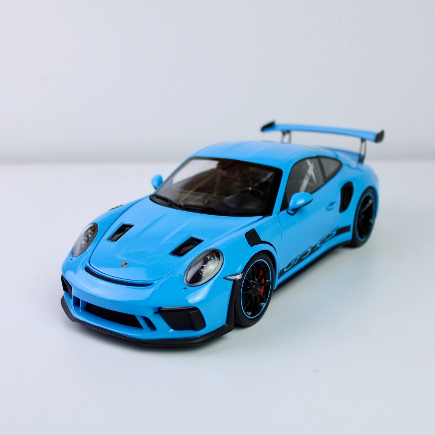 نموذج ويللي بورشه 911 GT3 RS المصبوب 1:18 - إصدار جي تي أوتوز (997)