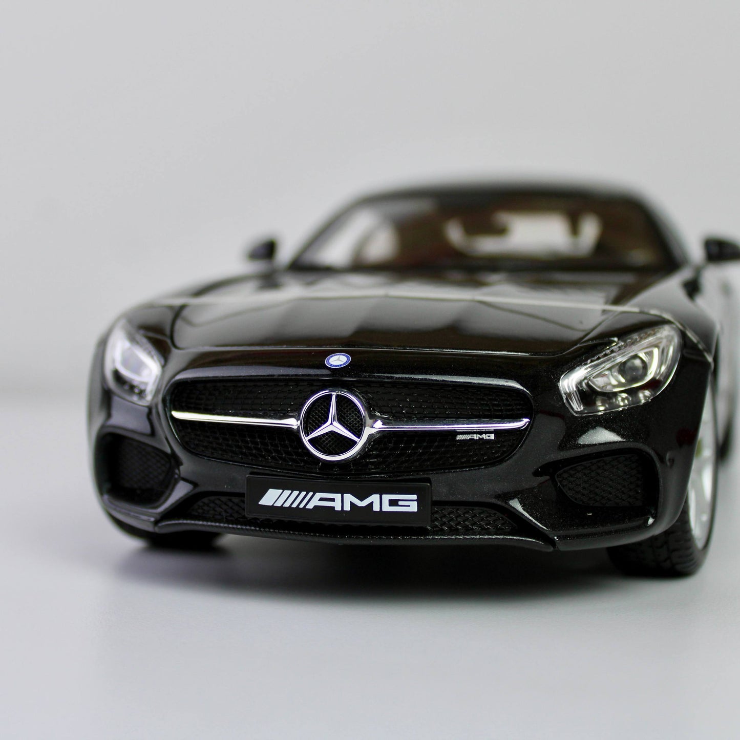 مايستو مرسيدس-AMG GT 1:18 سيارة موديل مصبوبة – الإصدار الأسود