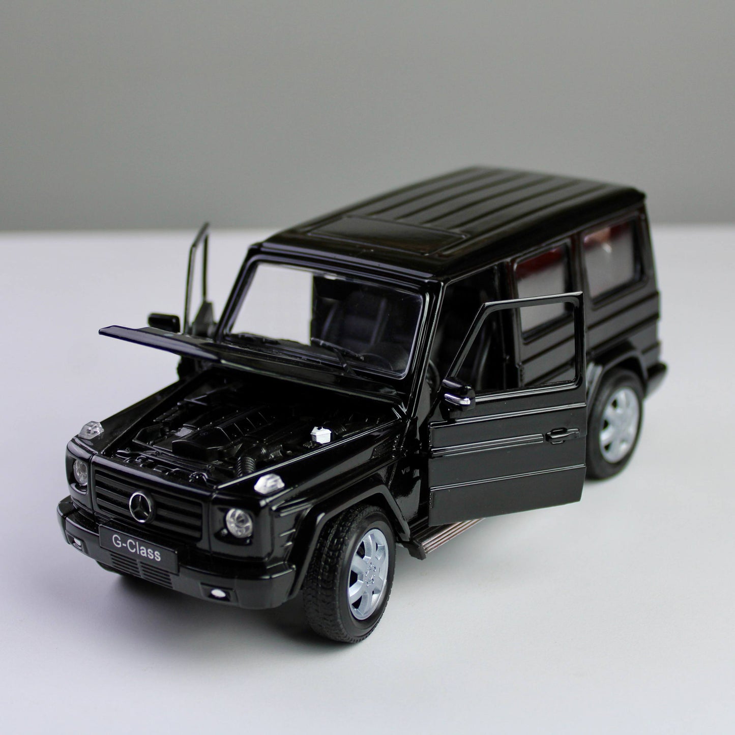 Welly Mercedes-Benz G-Class 1:24 Die-Cast Model Car