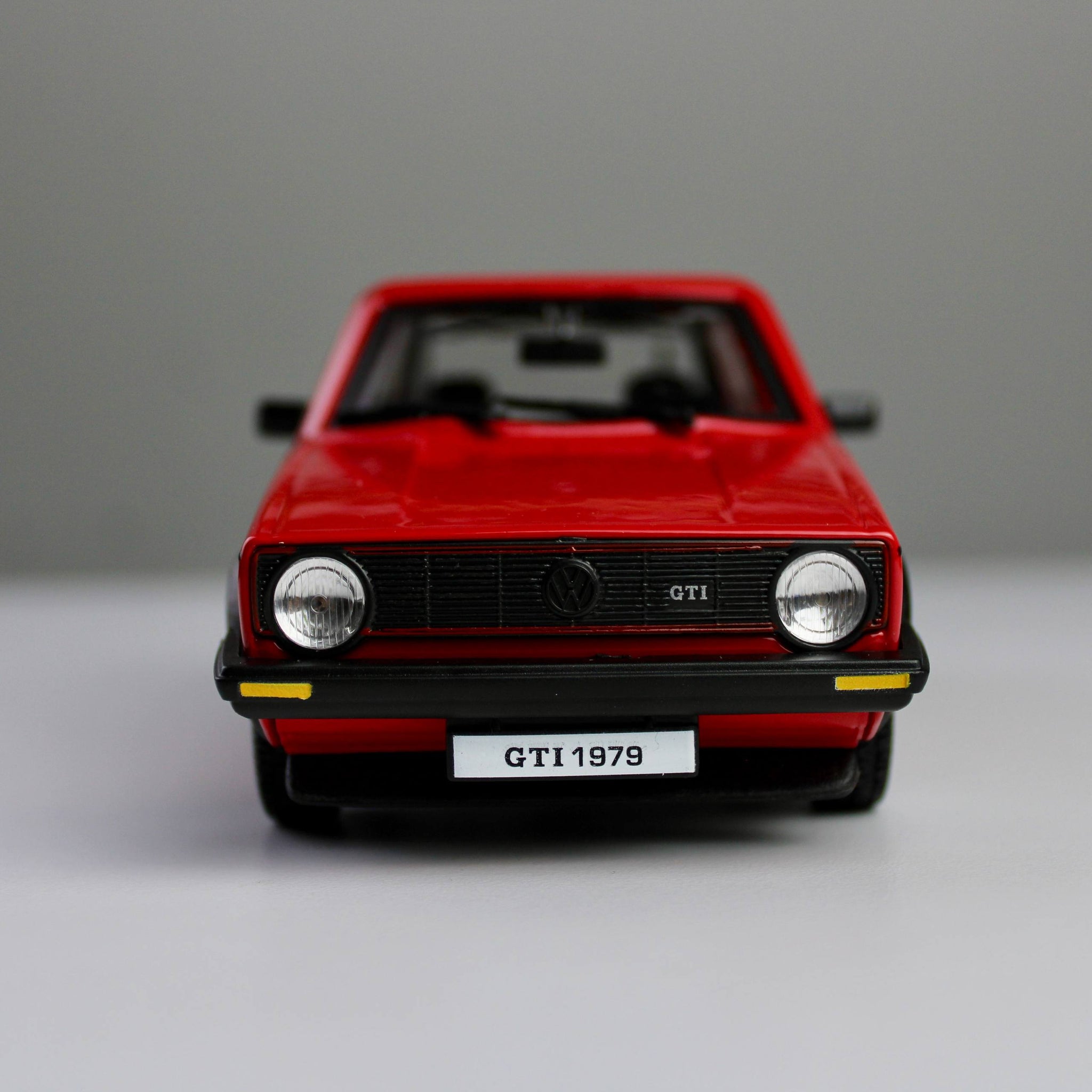 بوراجو فولكس فاجن جولف GTI 1979 مقياس 1:24 نموذج سيارة مصبوب