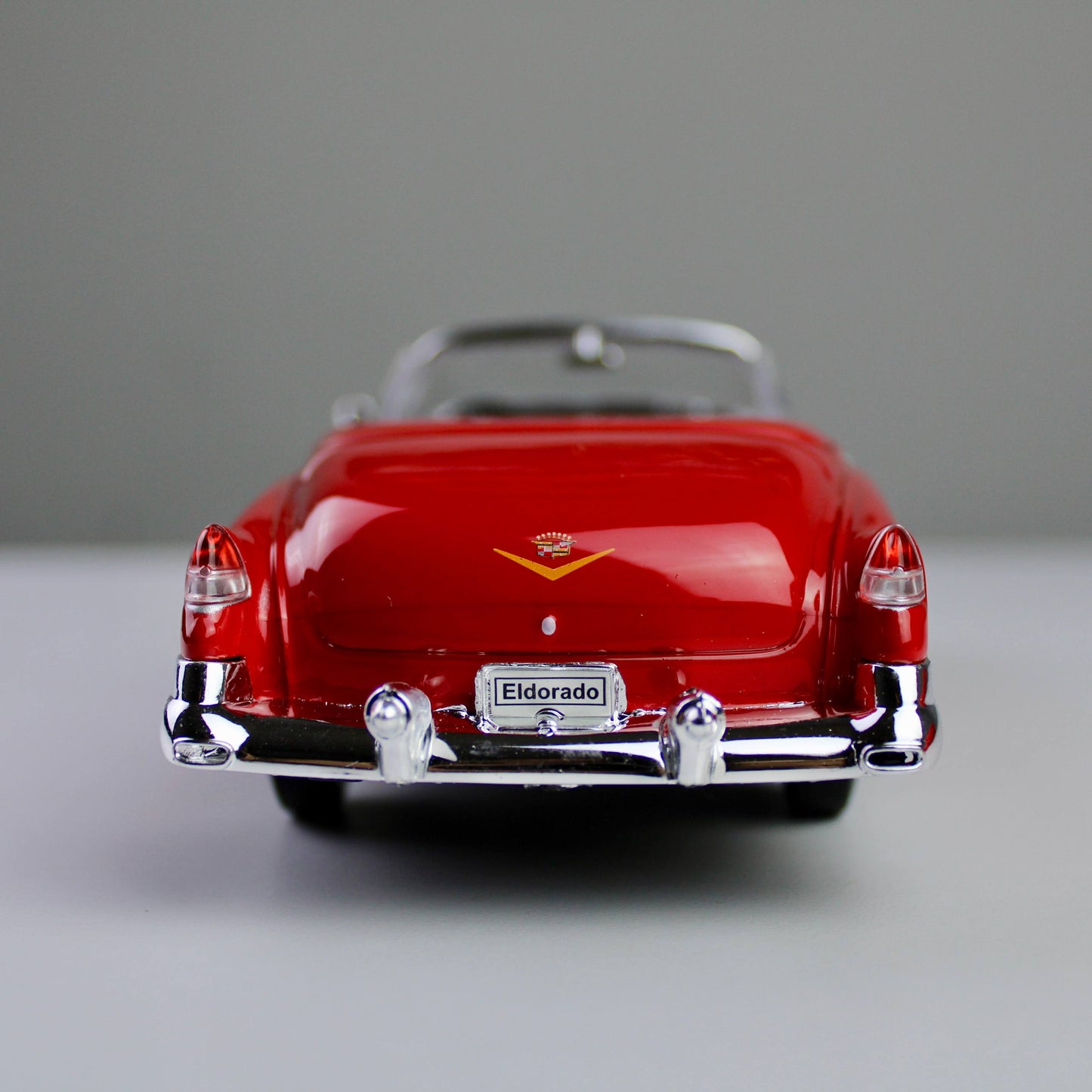 Welly Cadillac Eldorado 1953 1:24 Die-Cast Model Car