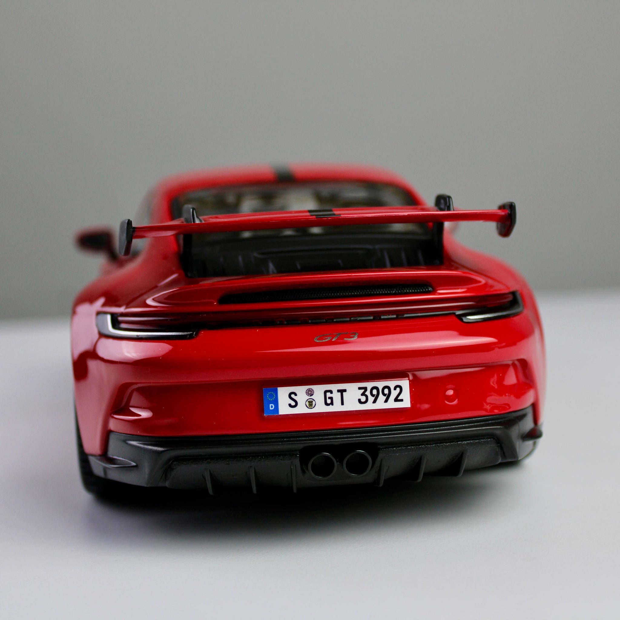 Maisto Porsche 911 GT3 (2022) 1:18 Die-Cast Model Car