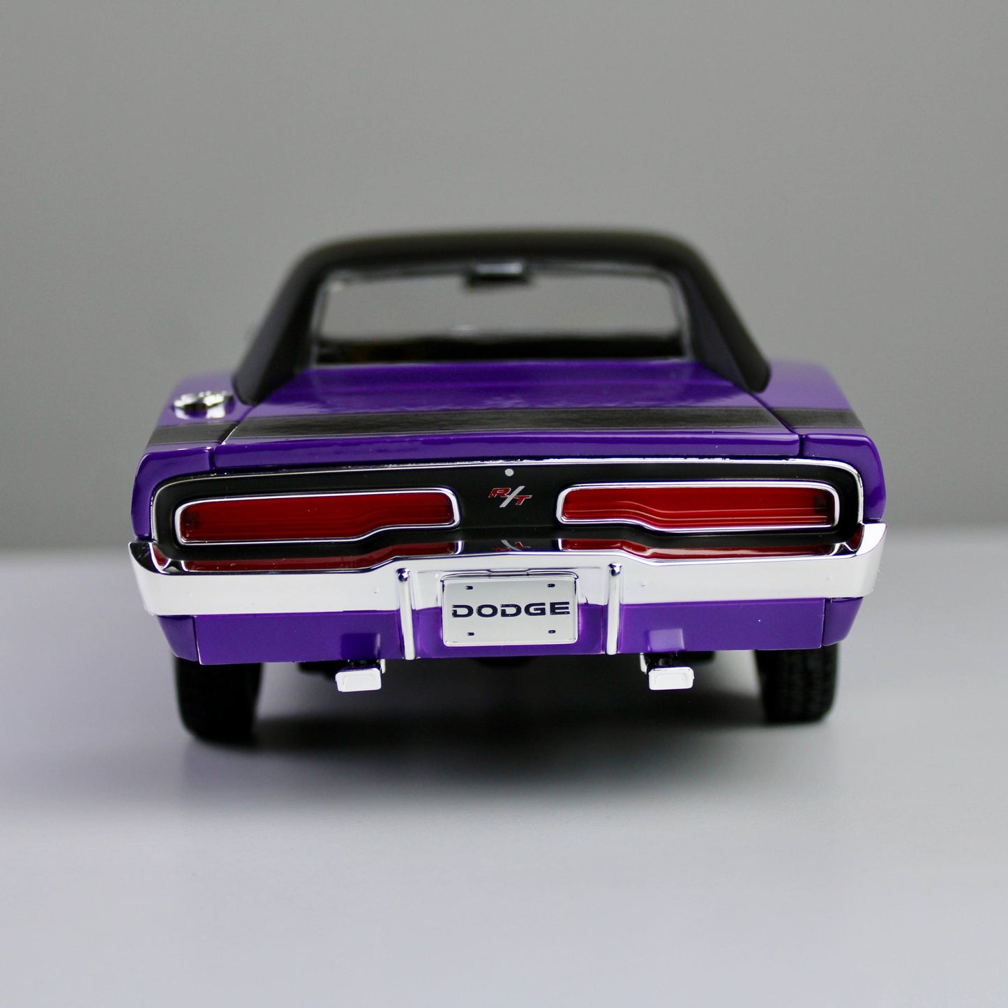 Maisto Dodge Charger R/T 1969 1:18 Die-Cast Model Car