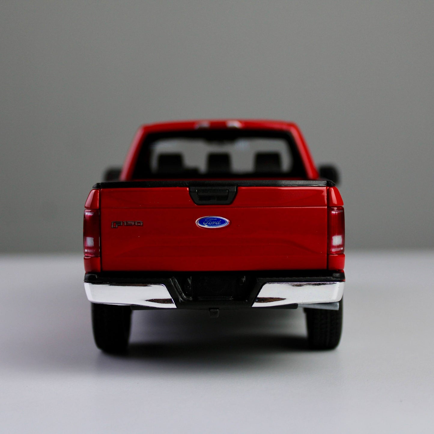 شاحنة نموذجية مصبوبة من Welly Ford F-150 2015 بمقياس 1:24