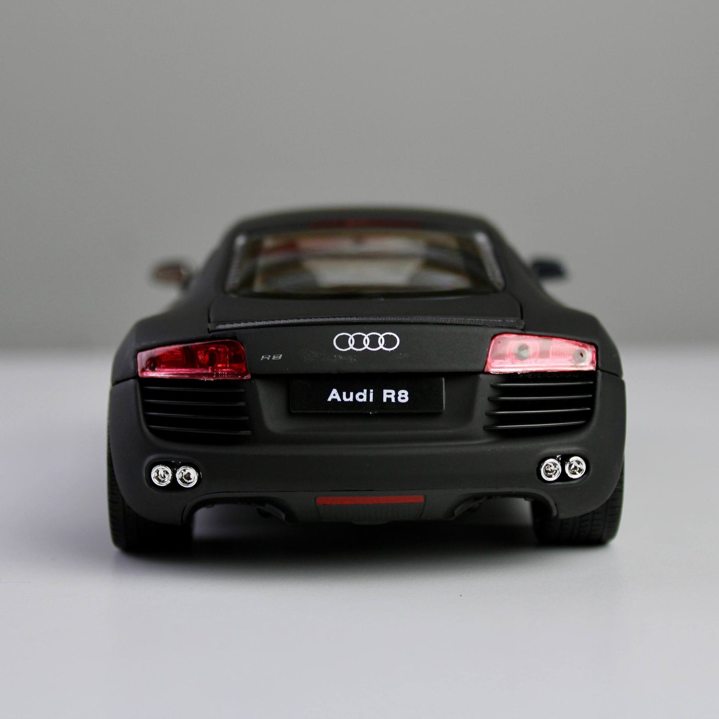 سيارة ويلي أودي R8 V10 طراز 1:24 مصبوبة