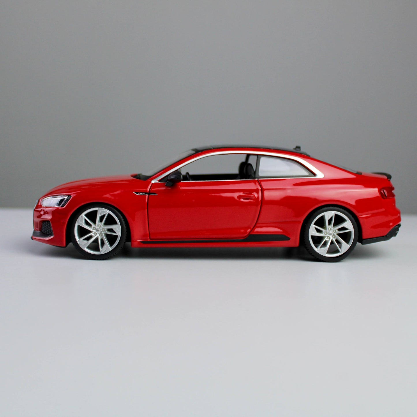 Bburago Audi RS 5 Coupe 1:24 Die-Cast Model Car