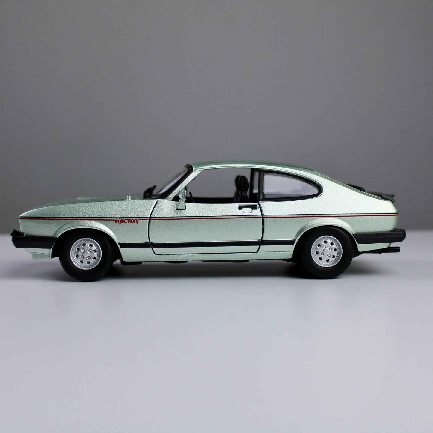 نموذج سيارة Bburago Ford Capri 1982 بمقياس 1:24 مصبوب - Star Collezione