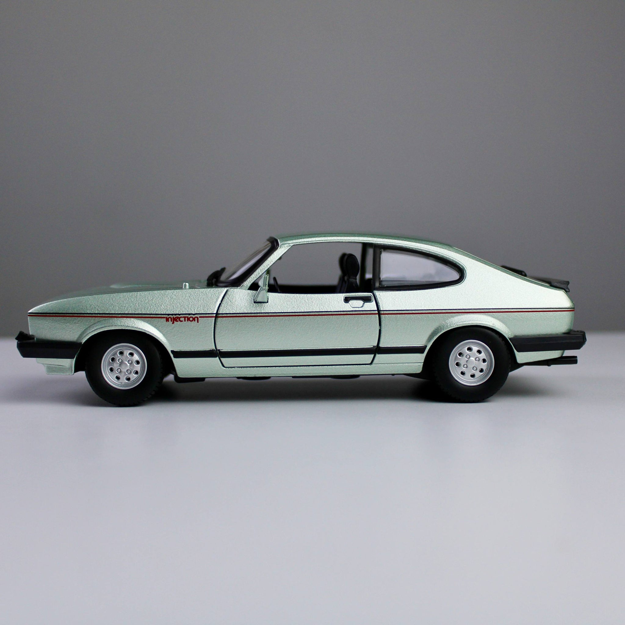 نموذج سيارة Bburago Ford Capri 1982 بمقياس 1:24 مصبوب - Star Collezione