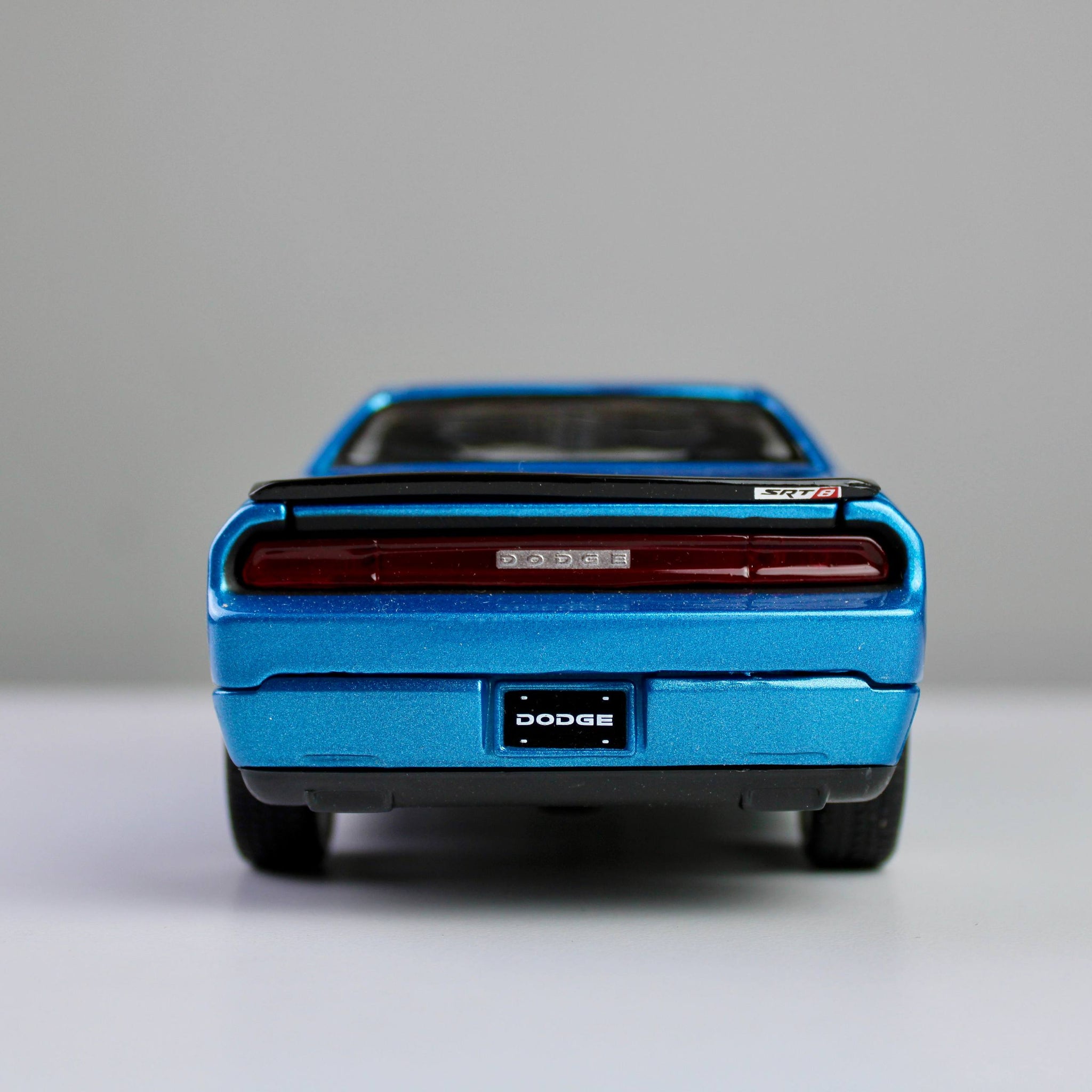 Maisto Dodge Challenger SRT8 2008 1:24 Die-Cast Model Car