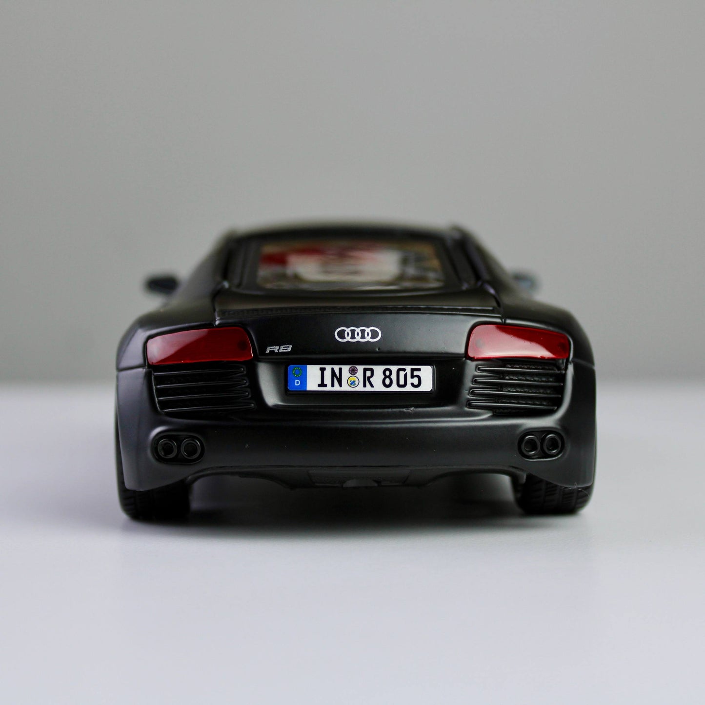 Maisto Audi R8 V10 Plus 1:24 Die-Cast Model Car