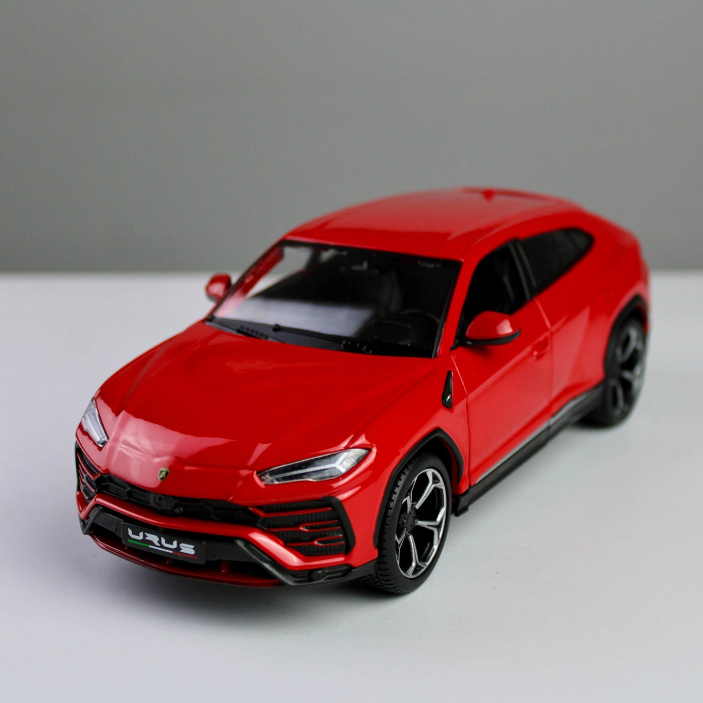 Maisto Lamborghini Urus 1:24 Die-Cast Model SUV