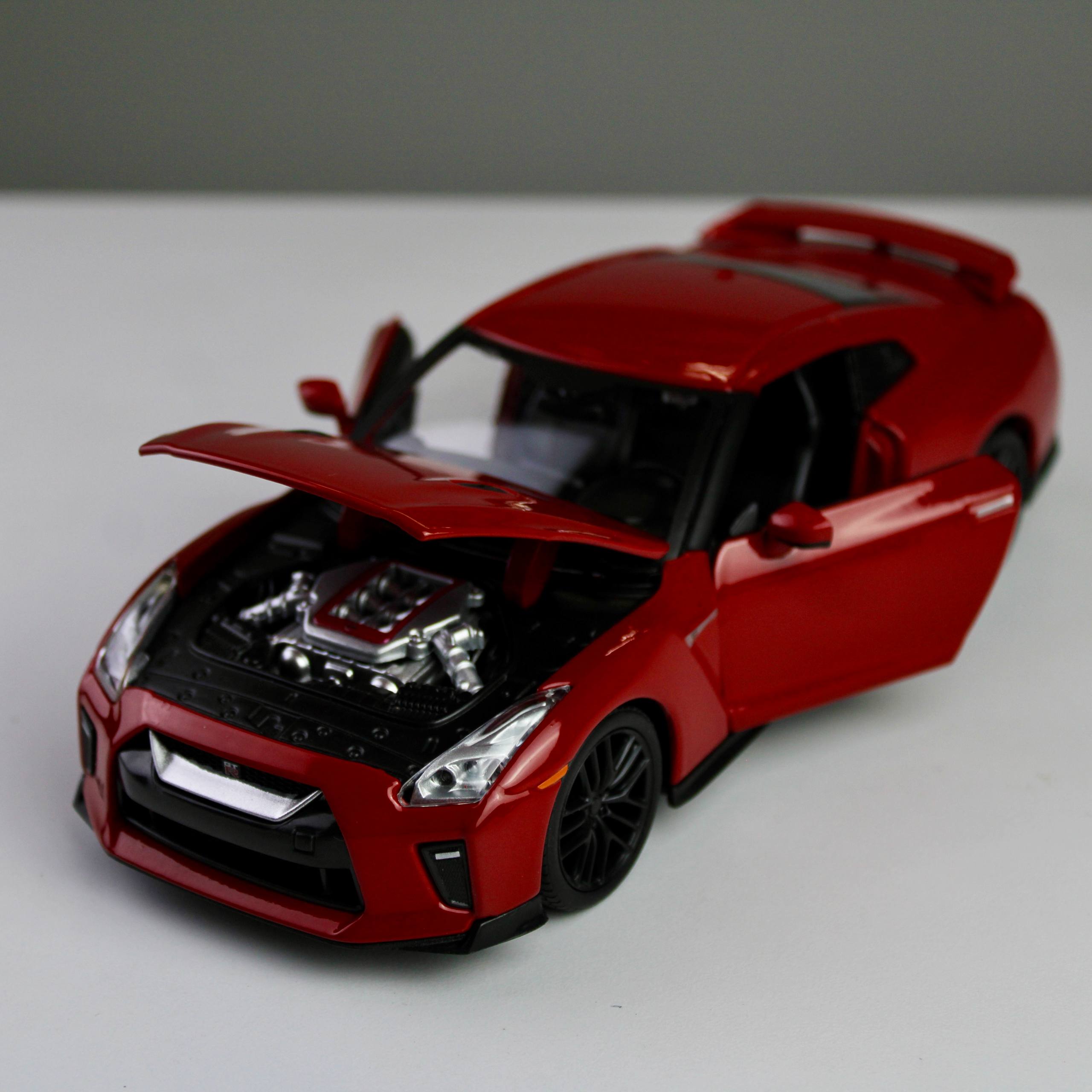 Bburago Nissan GT-R 2017 1:24 Die-Cast Model Car – AS Toys Shop