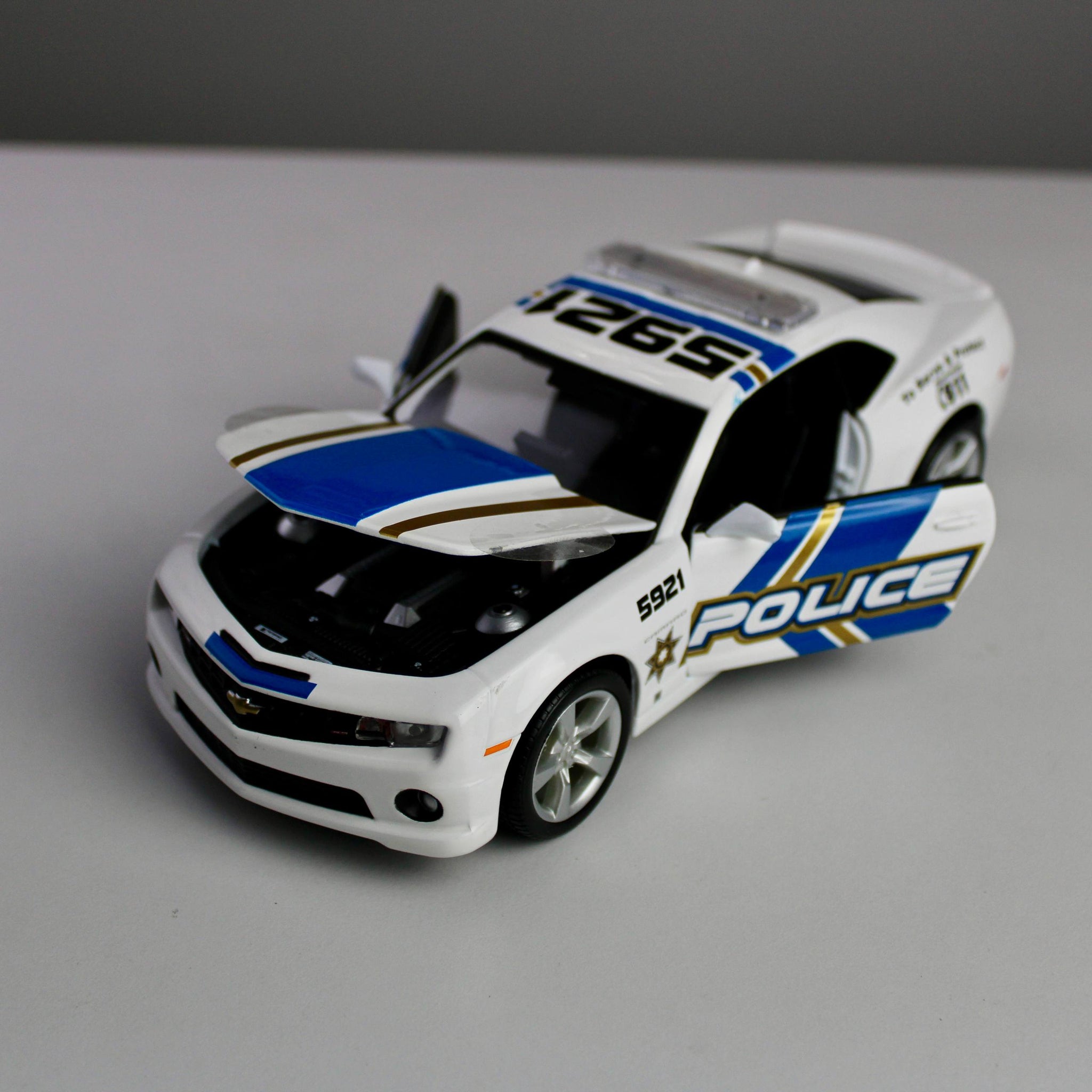 Maisto Chevrolet Camaro Police 2010 1:24 Die-Cast Model Car – Special Edition