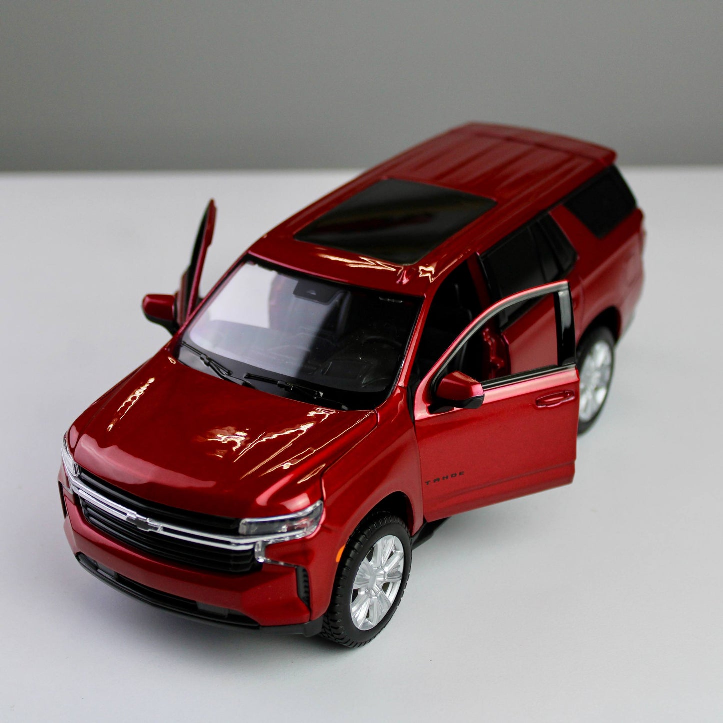 Maisto Chevrolet Tahoe 2021 1:26 Die-Cast Model SUV