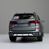 BMW X5 M Performance – نموذج سيارة رياضية متعددة الاستخدامات (SUV) مصبوبة بمقياس 1:24 مع أضواء LED