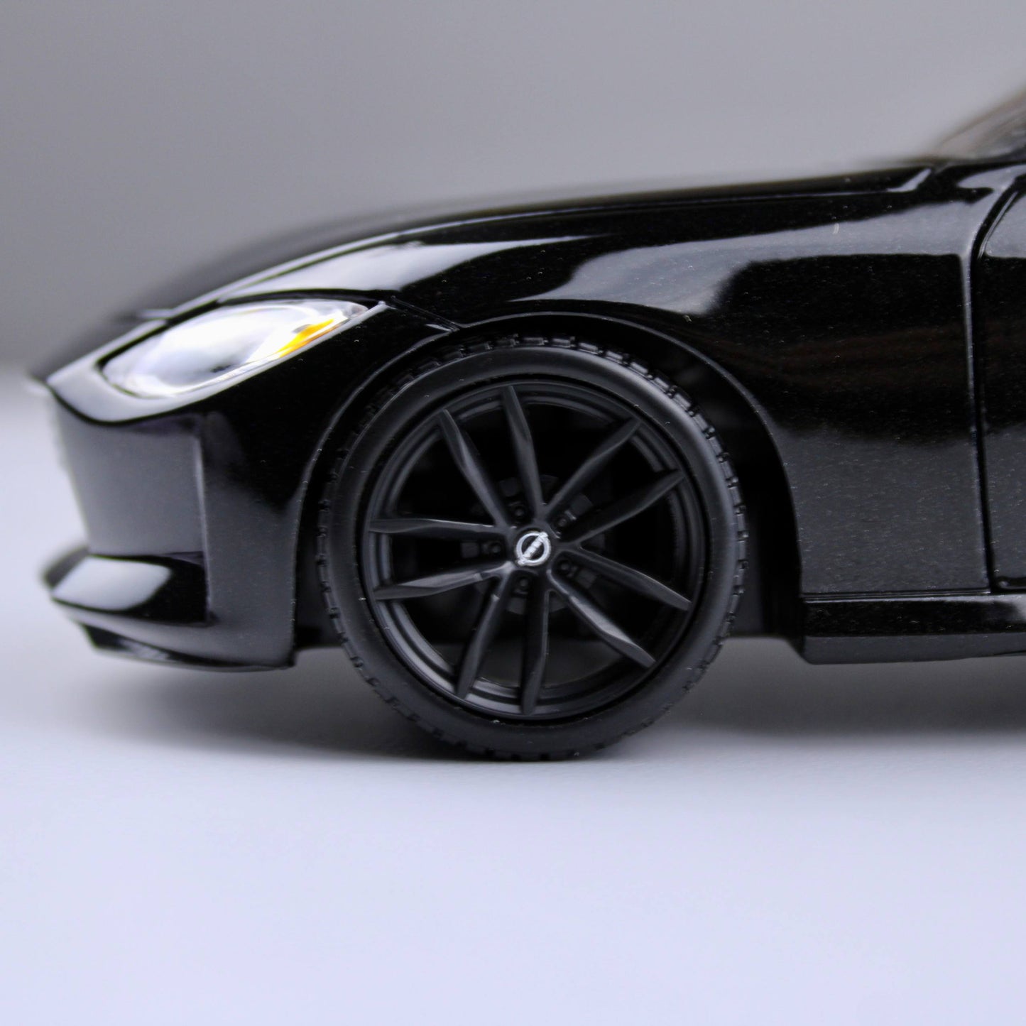 Nissan Z 2023 Die-Cast Model Car – Maisto Special Edition (1:24 Scale)
