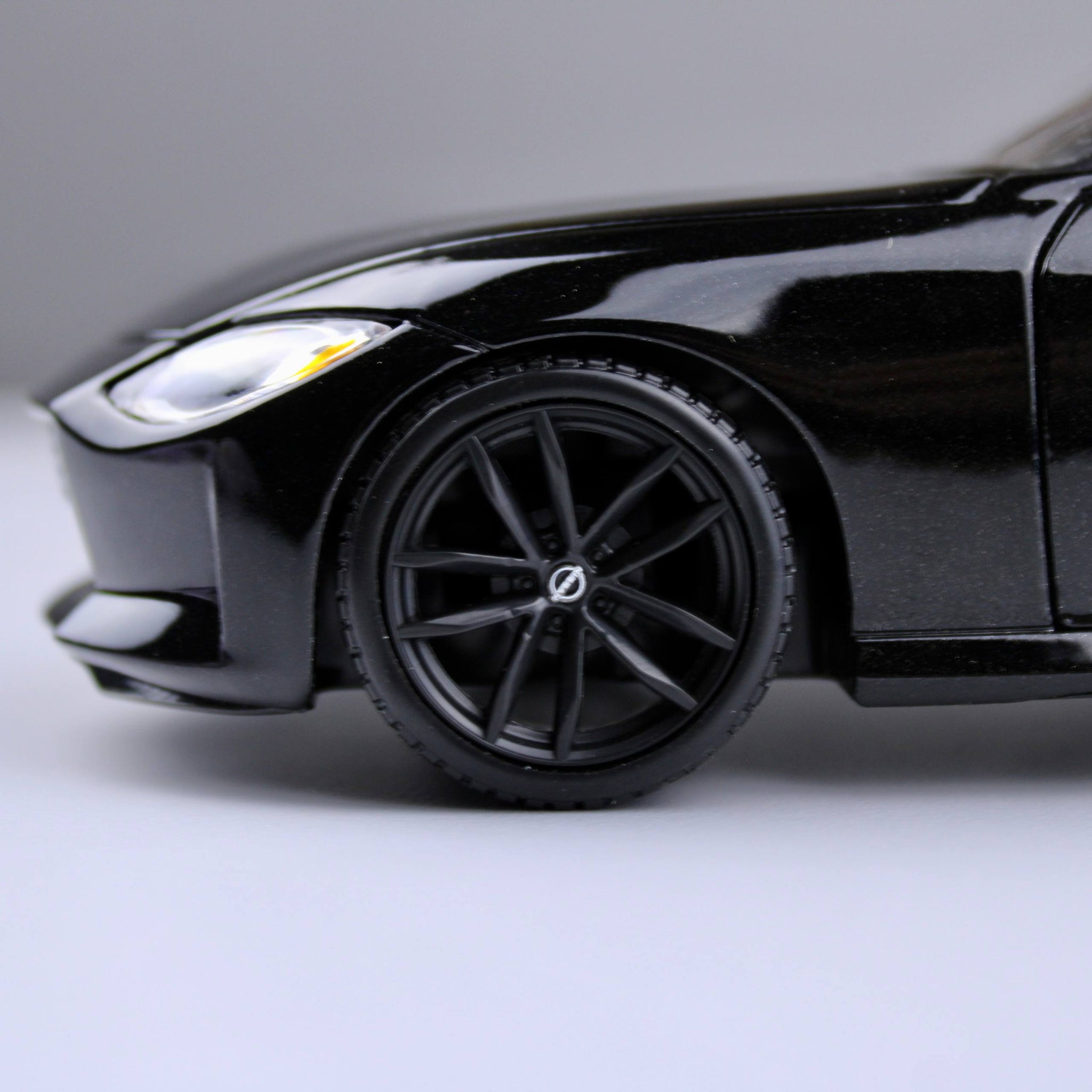 Nissan Z 2023 Die-Cast Model Car – Maisto Special Edition (1:24 Scale)