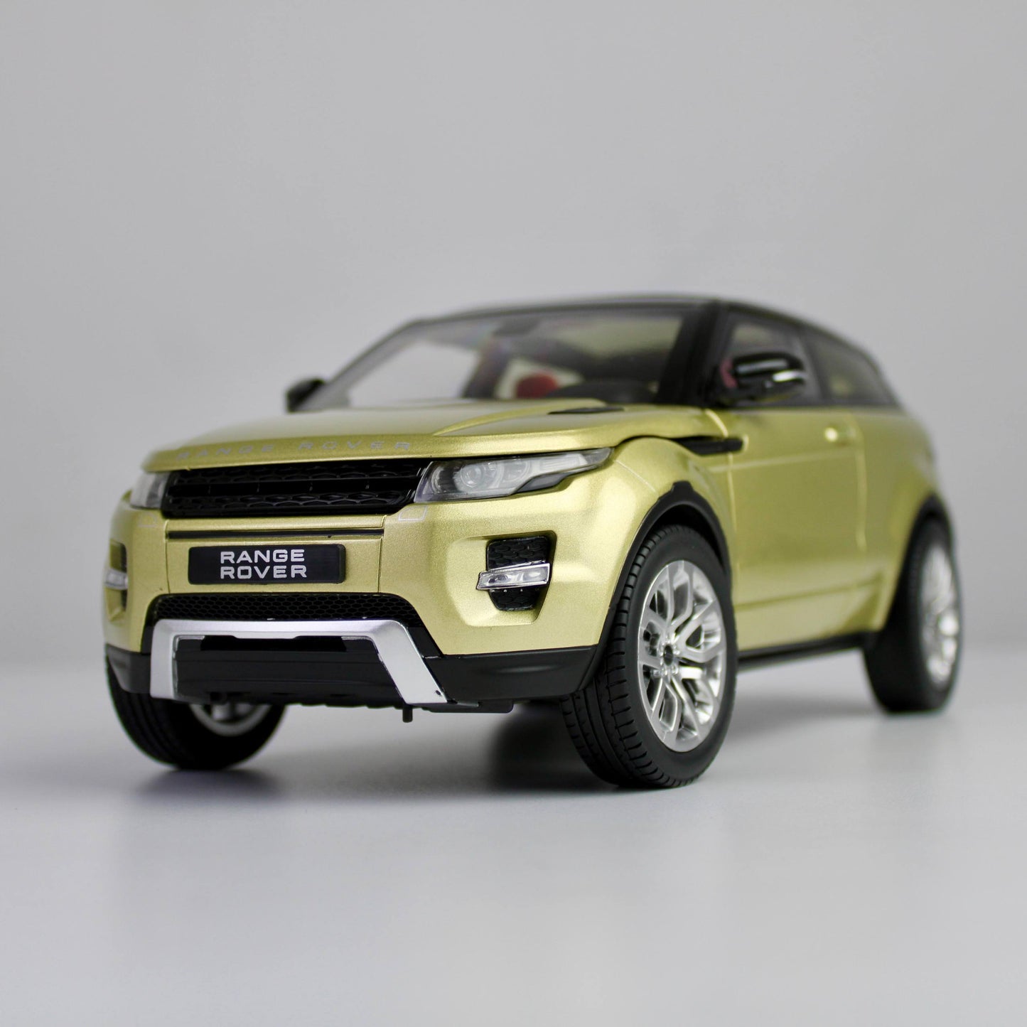 GT Autos Gold Range Rover Evoque Premium Die-Cast Model Car (1:18)
