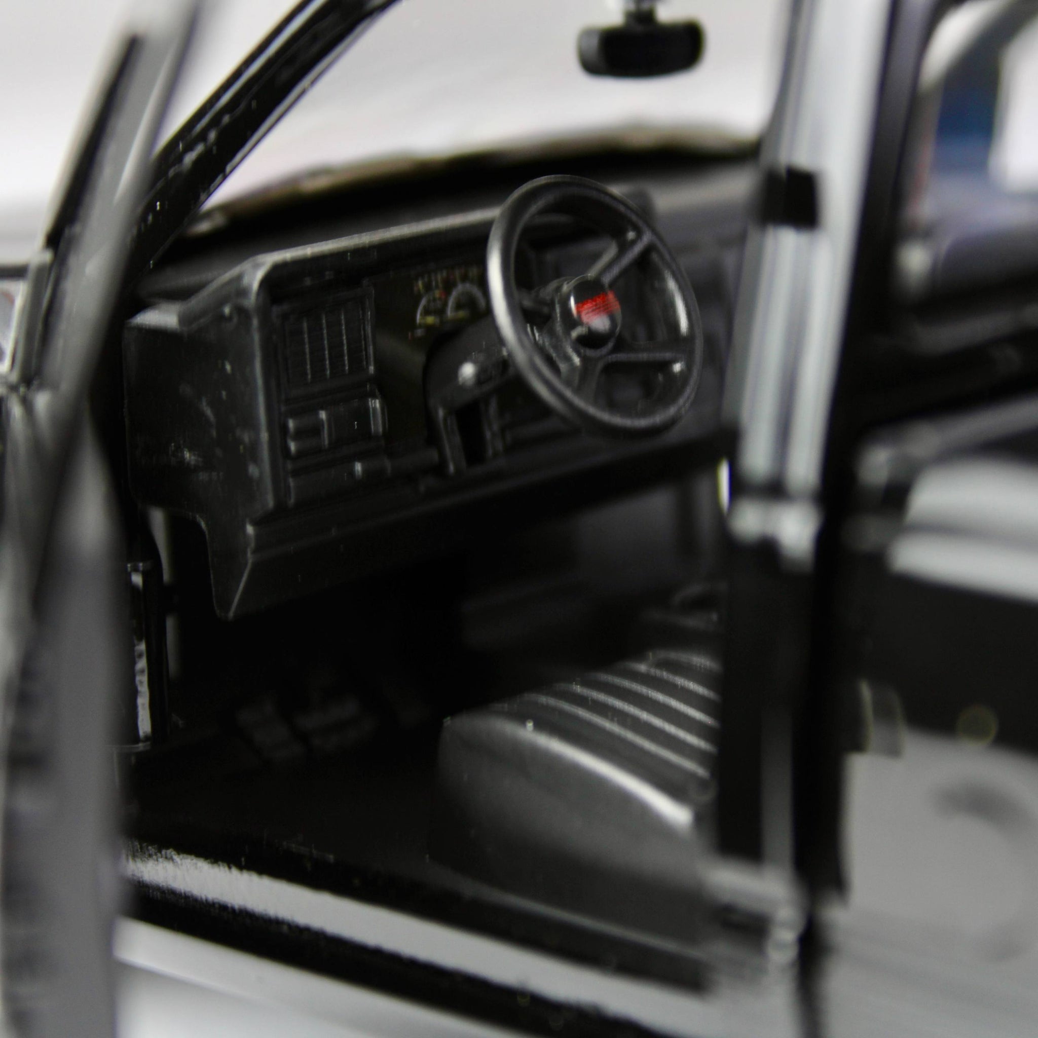 Maisto Chevrolet 454 SS 1993 Die-Cast Pickup Truck (1:24)