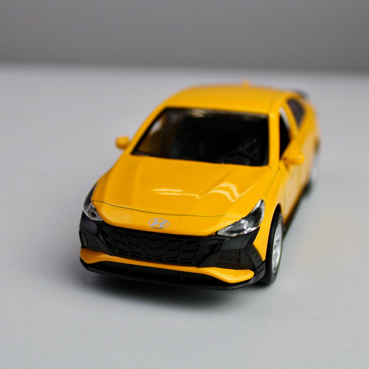 Hyundai Elantra Diecast Model 1:38