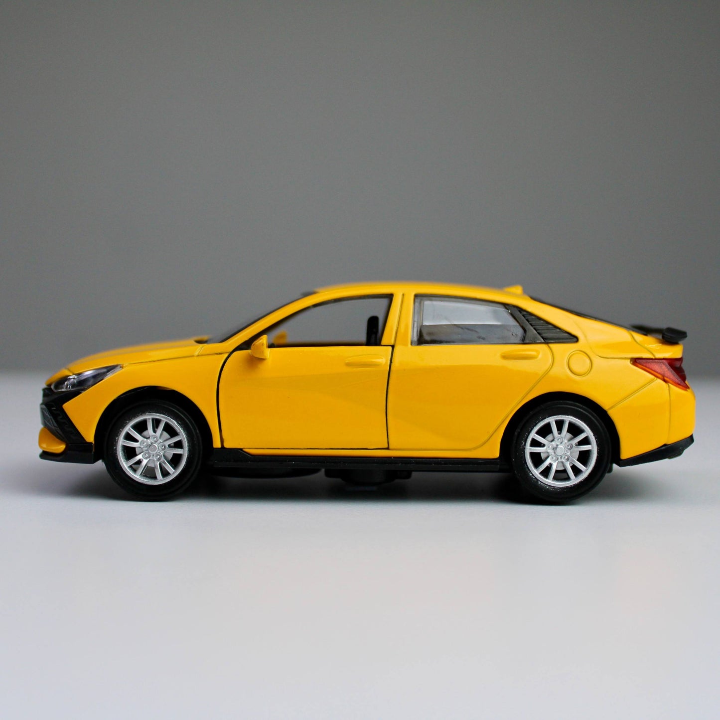 Hyundai Elantra Diecast Model 1:38