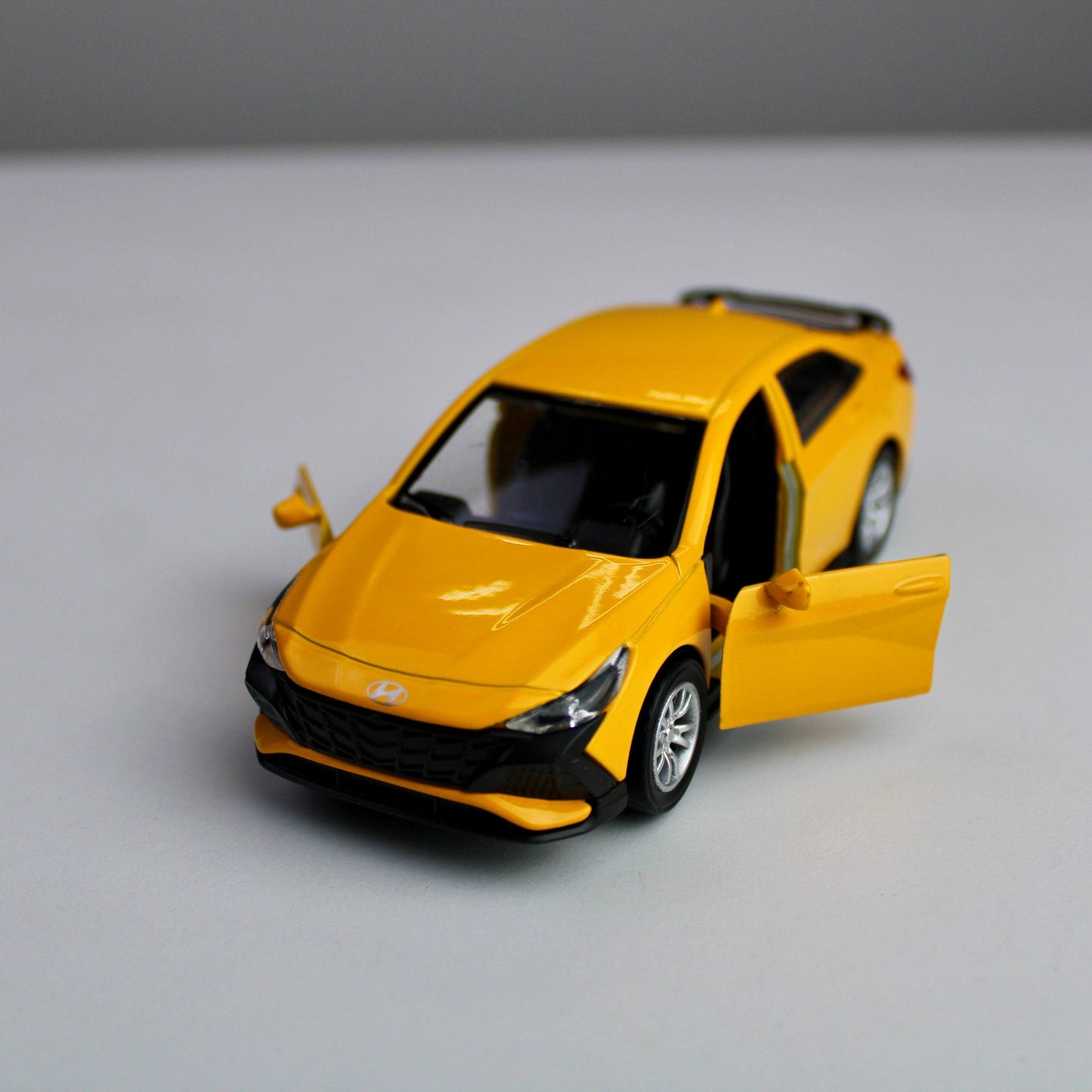 Hyundai Elantra Diecast Model 1:38