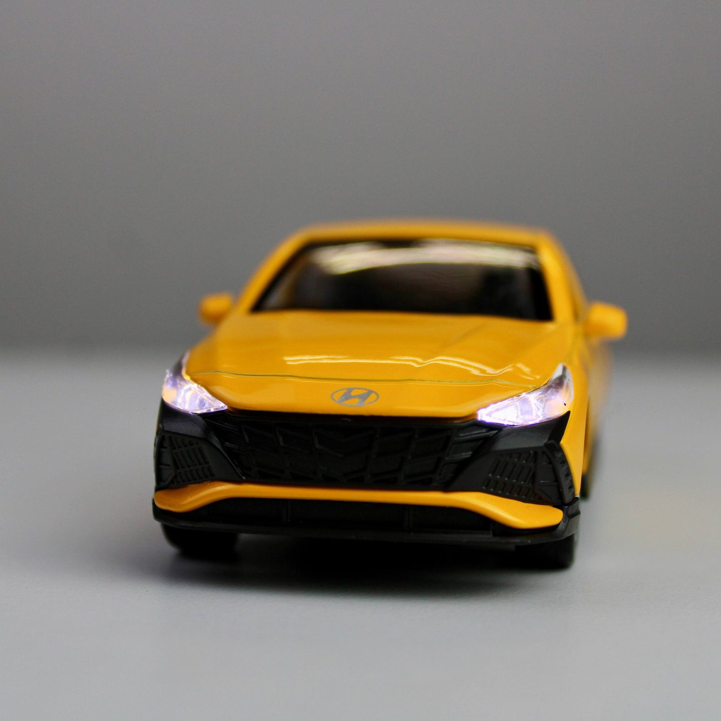 Hyundai Elantra Diecast Model 1:38