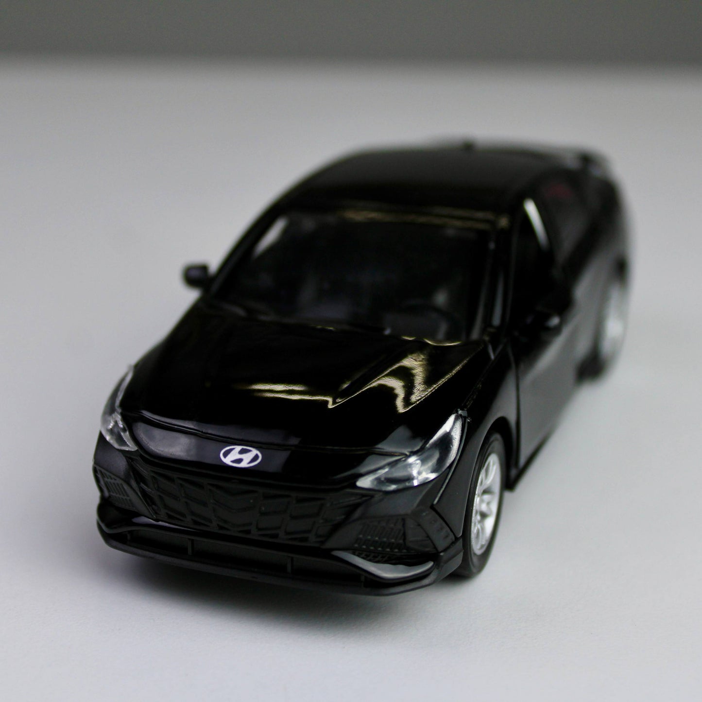 Hyundai Elantra Diecast Model 1:38