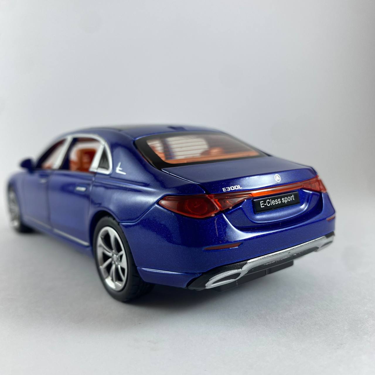 Mercedes-Benz E-Class Sport 1:32 Scale Die-Cast Model Car