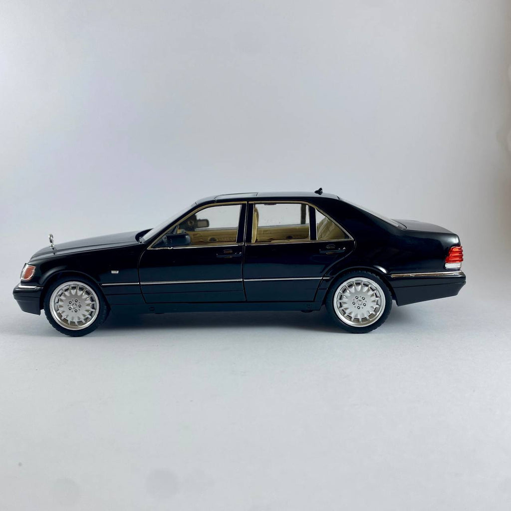 Mercedes-Benz S320 Classic Model Car – 1:24 Scale