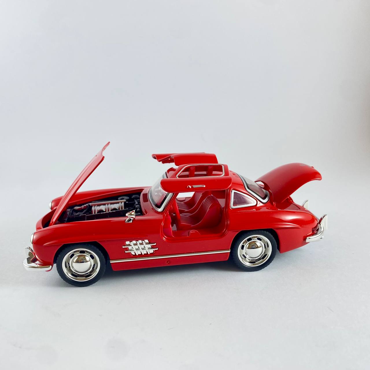 Mercedes-Benz 300SL 1:32 Scale Die-Cast Model Car