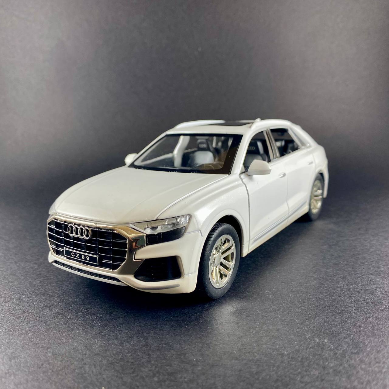 Audi Q8 1:24 Scale Die-Cast Model Car