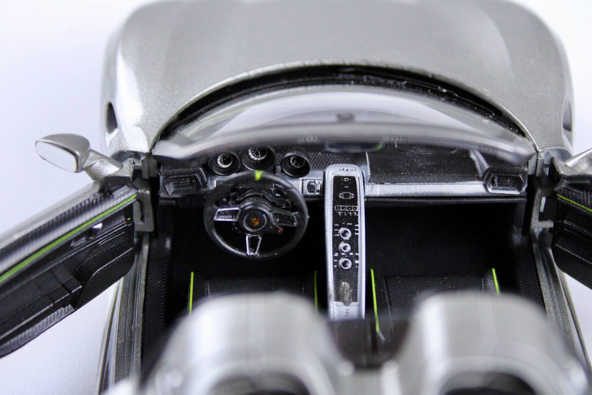 Porsche 918 Spyder Die-Cast Model – Welly NEX Models