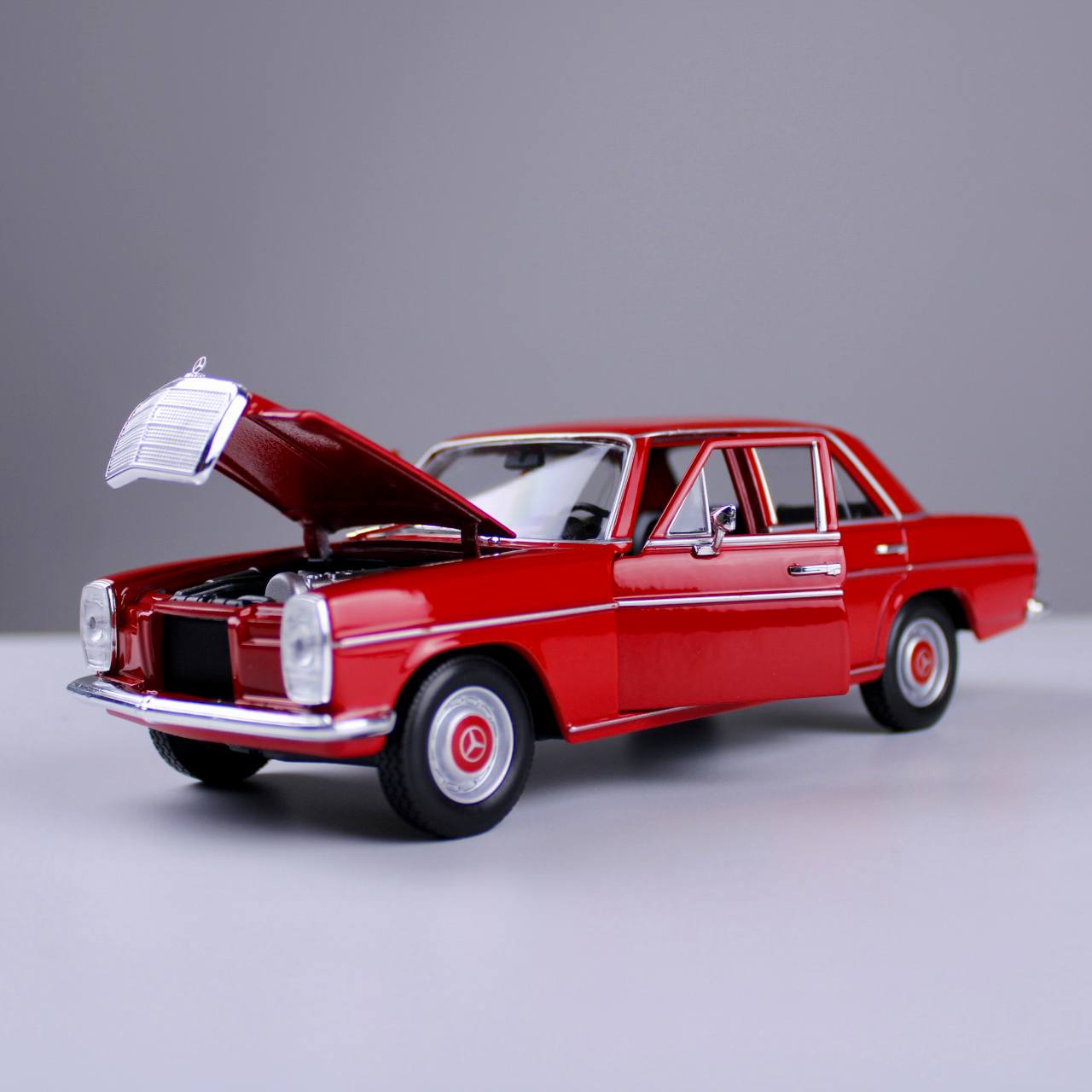Mercedes-Benz 220 Die-Cast Model - Red