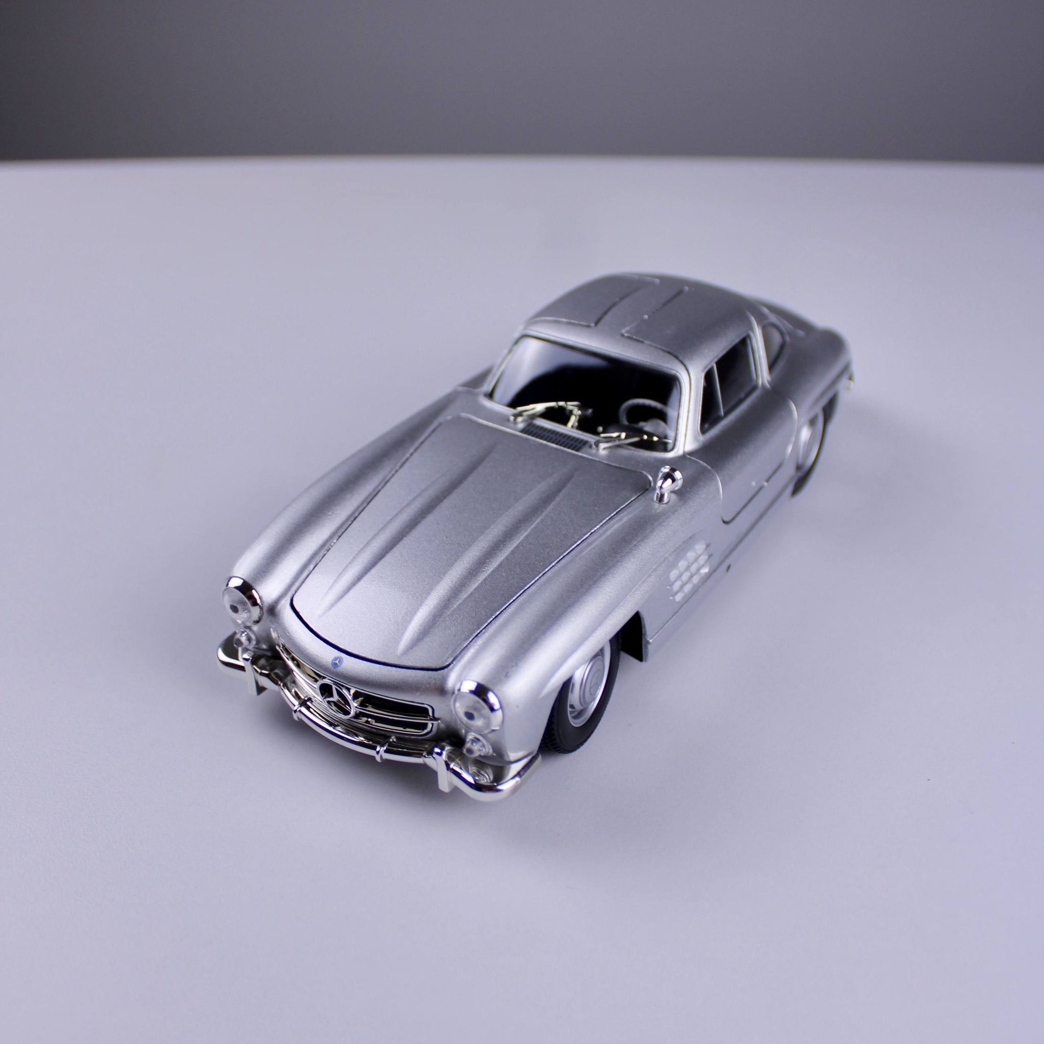 Mercedes Benz 300SL Die-Cast Model – Silver