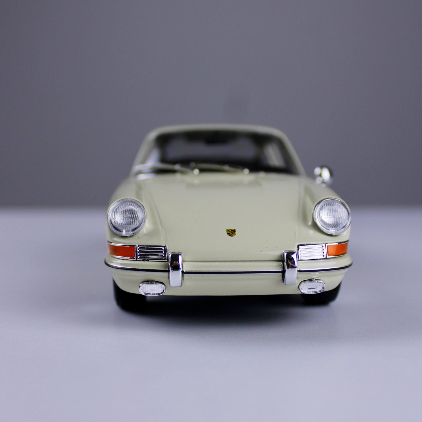 Porsche Classic 1964 Die-Cast Model Car – Cream Color