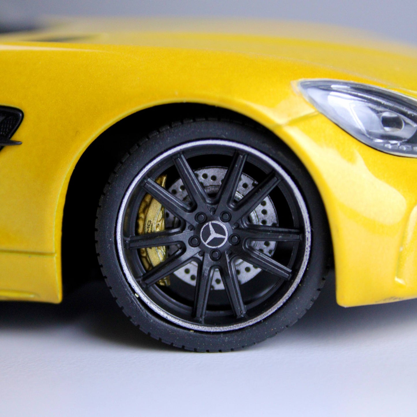 مجسم سيارة مرسيدس-AMG GT R