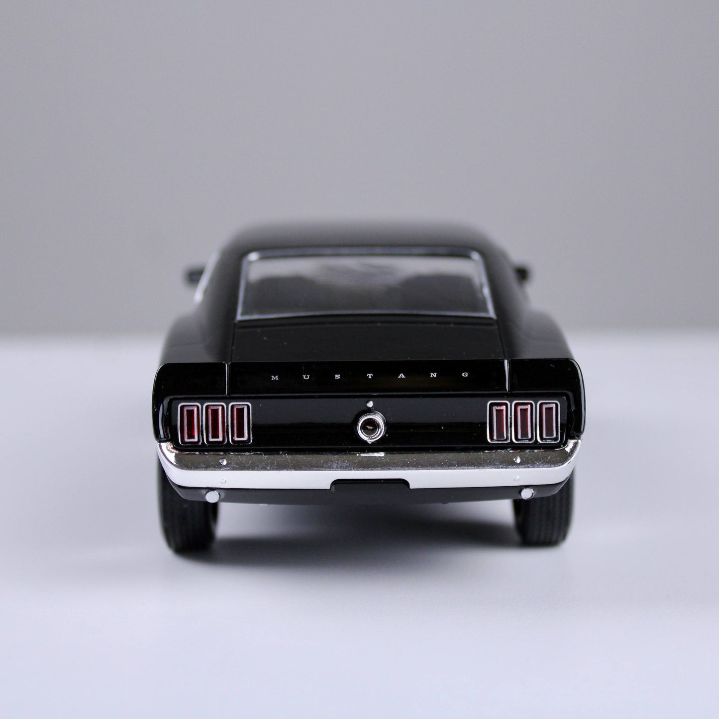مجسم سيارة فورد موستانج بوس 429 – لون أسود