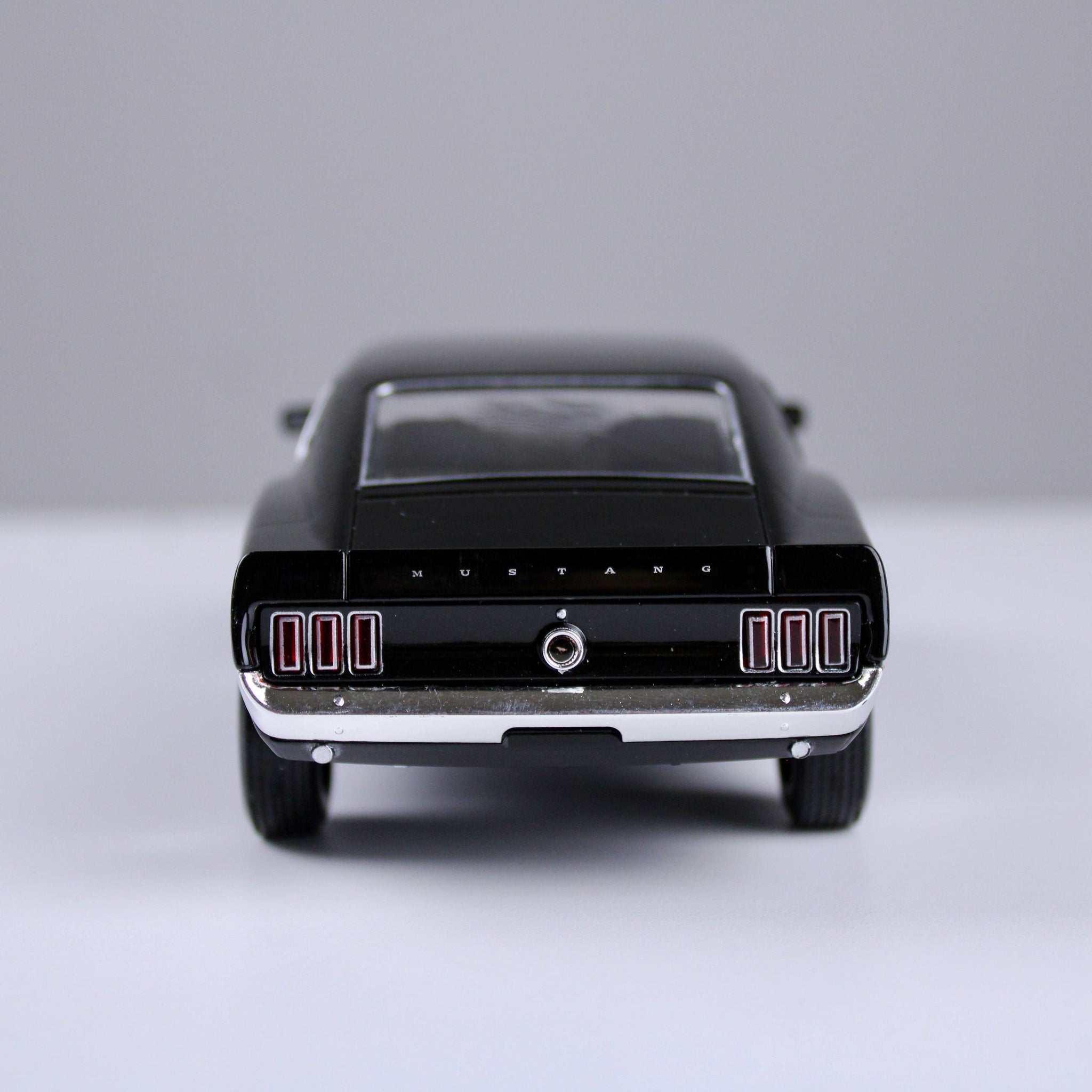 مجسم سيارة فورد موستانج بوس 429 – لون أسود