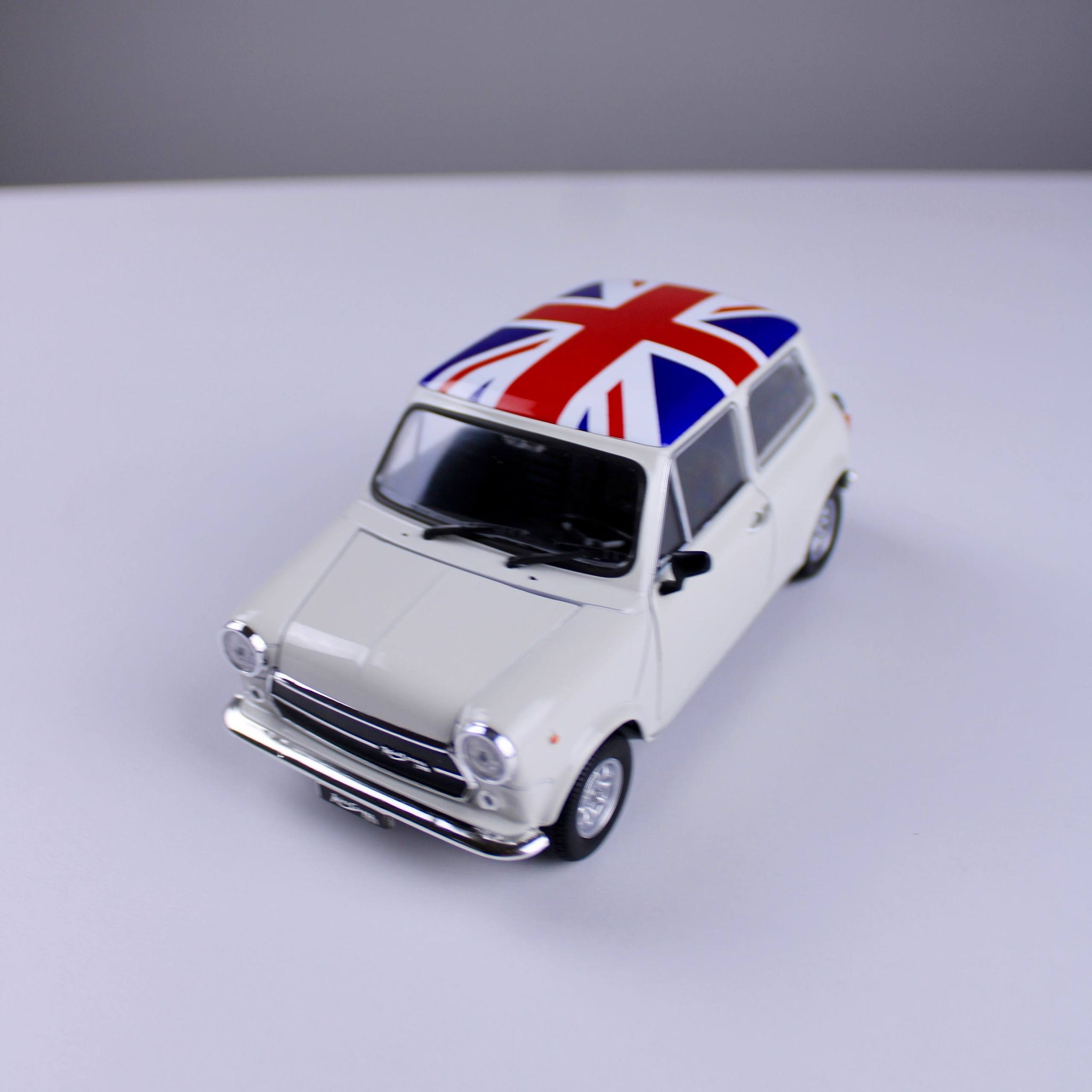 مجسم سيارة ميني كوبر 1300 كلاسيك – لون أبيض