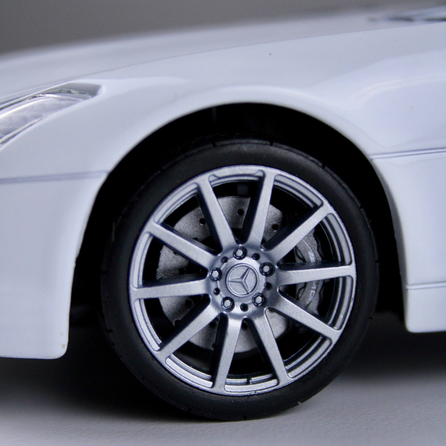 Mercedes-Benz SLS AMG Die-Cast Model Car – White