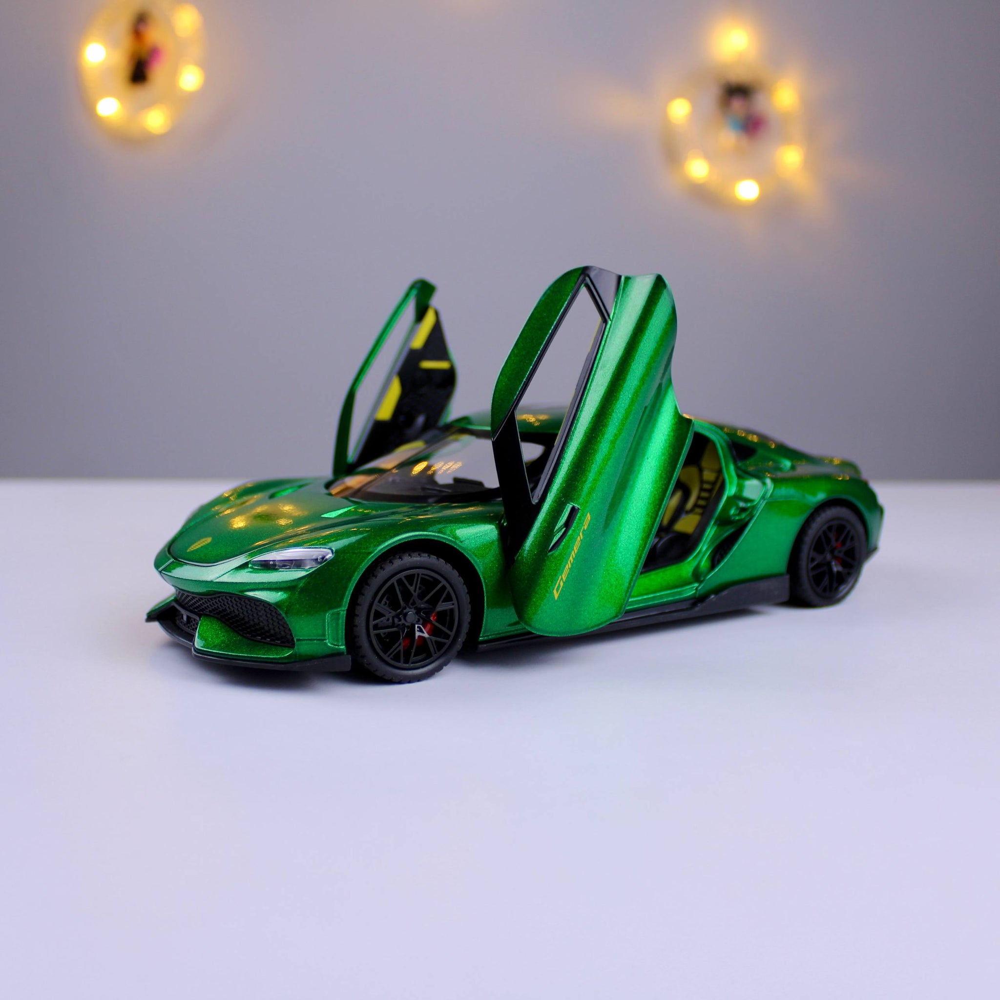Koenigsegg Gemera Die-Cast Model Car – 1:24 Scale