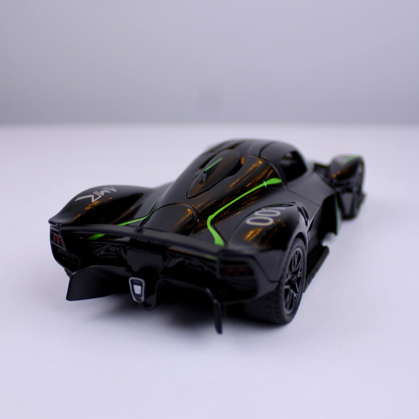 Aston Martin Valkyrie AMR Car – 1:32