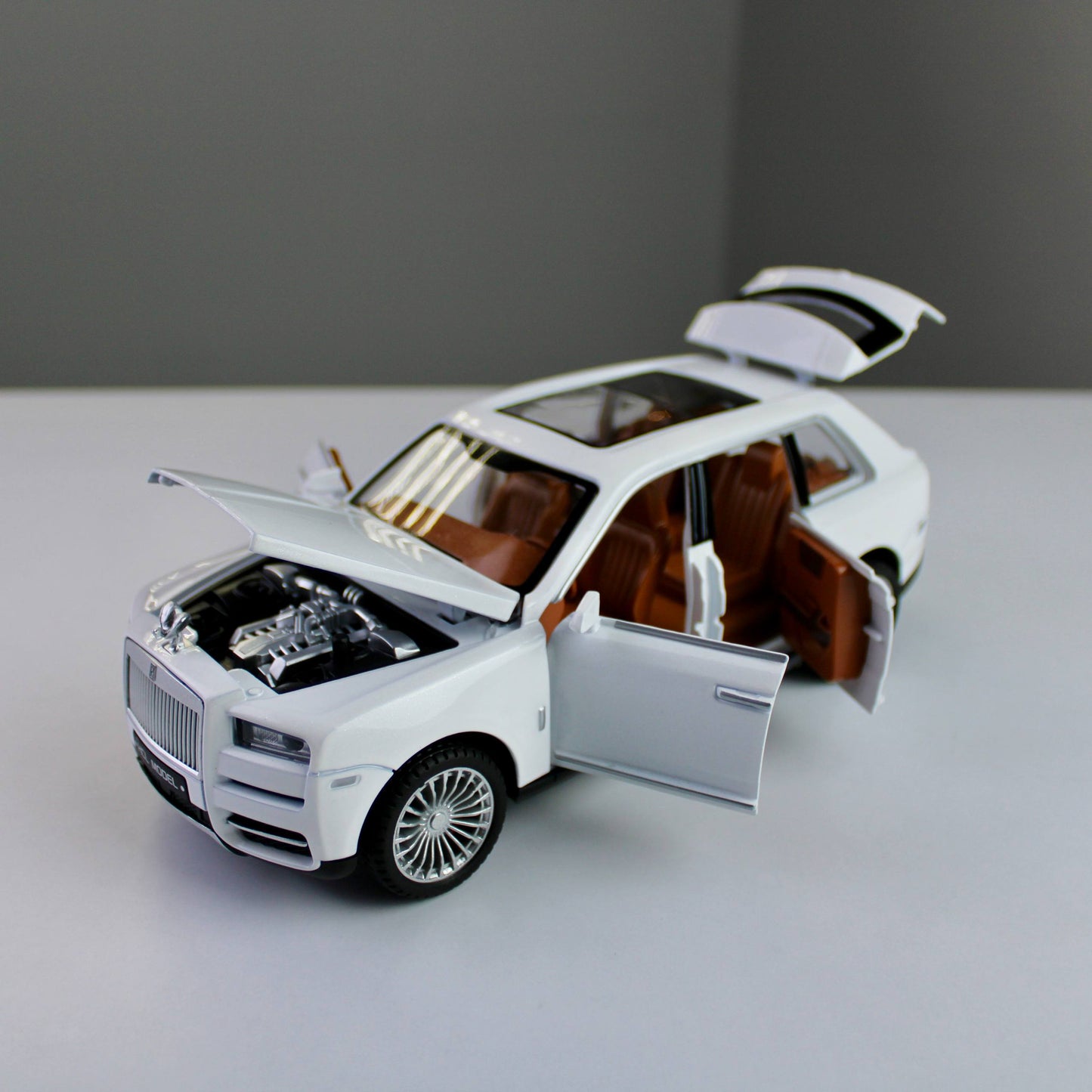 مجسم رولز رويس كولينان بالريموت كنترول – مقاس 1:22