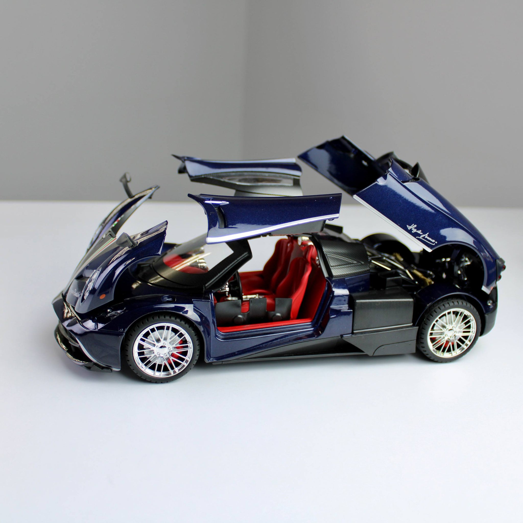 Pagani Huayra Diecast Model – 1:18 Scale (Magnificent Reach)